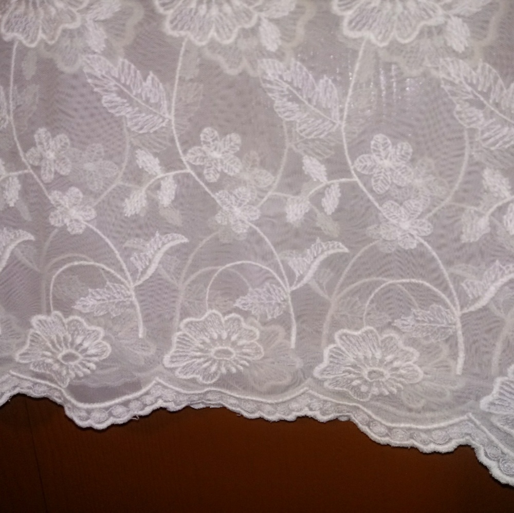 Lace top - Picture 2 of 4